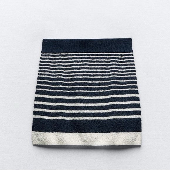 Zara Knit Mini Skirt - Picture 3 of 4
